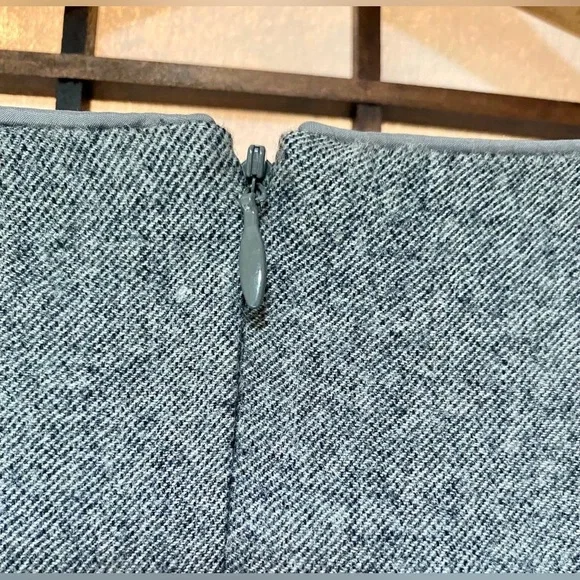 PRICED TO GO🚨 - Banana Republic stretch sleeveless dress - Picture 4 of 9